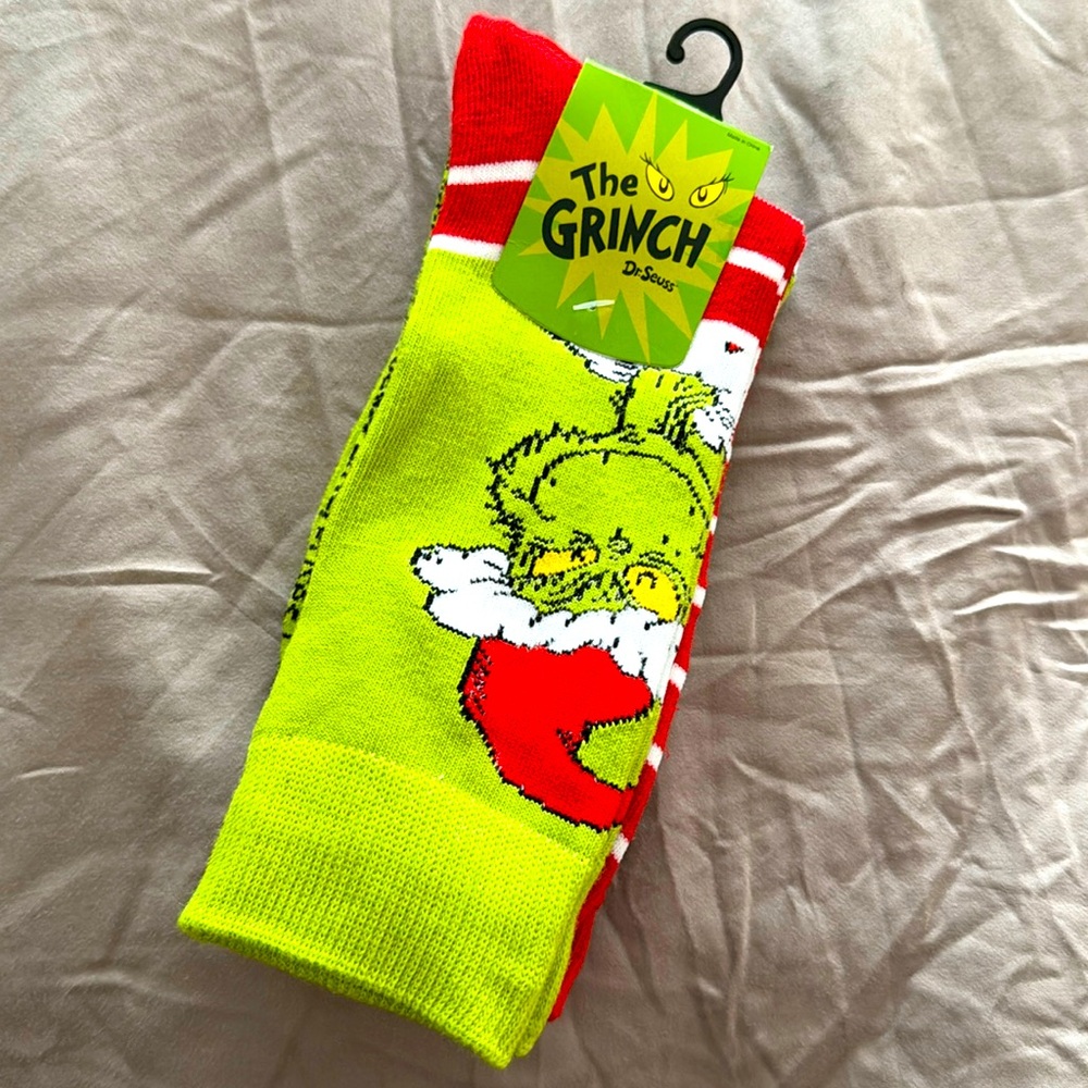 NWT The Grinch Dr. Seuss Green Red Crew Socks (2 pair)
